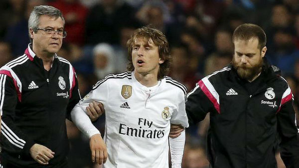 La lesión de Modric le pone las cosas dificiles al Madrid.