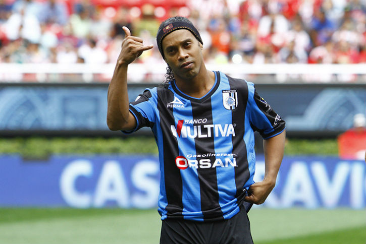 Ronaldinho quiere pasar a la liguilla con Gallos Blancos.